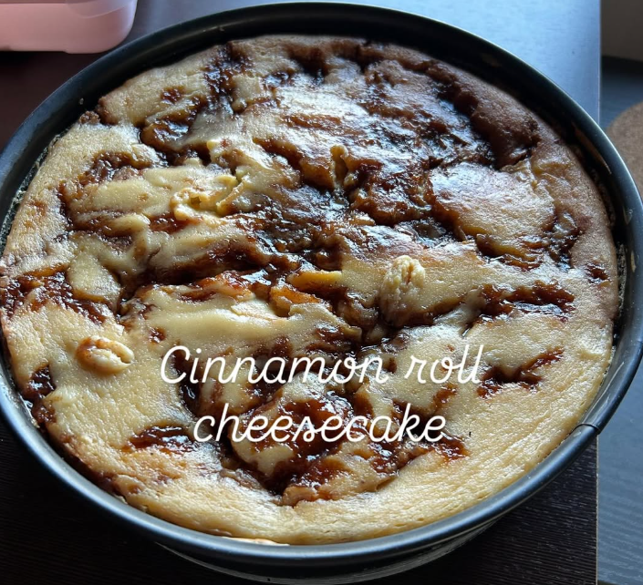 Cinnamon Roll Cheesecake